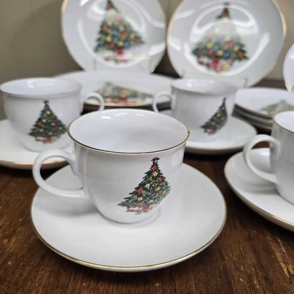 Vintage Jamestown China Christmas Treasure 20 Pc Dinner Set 1989 Plates Dishes